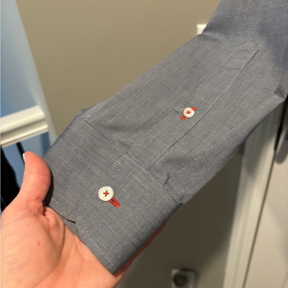 UNTUCKit Button Down - Picture 2 of 7